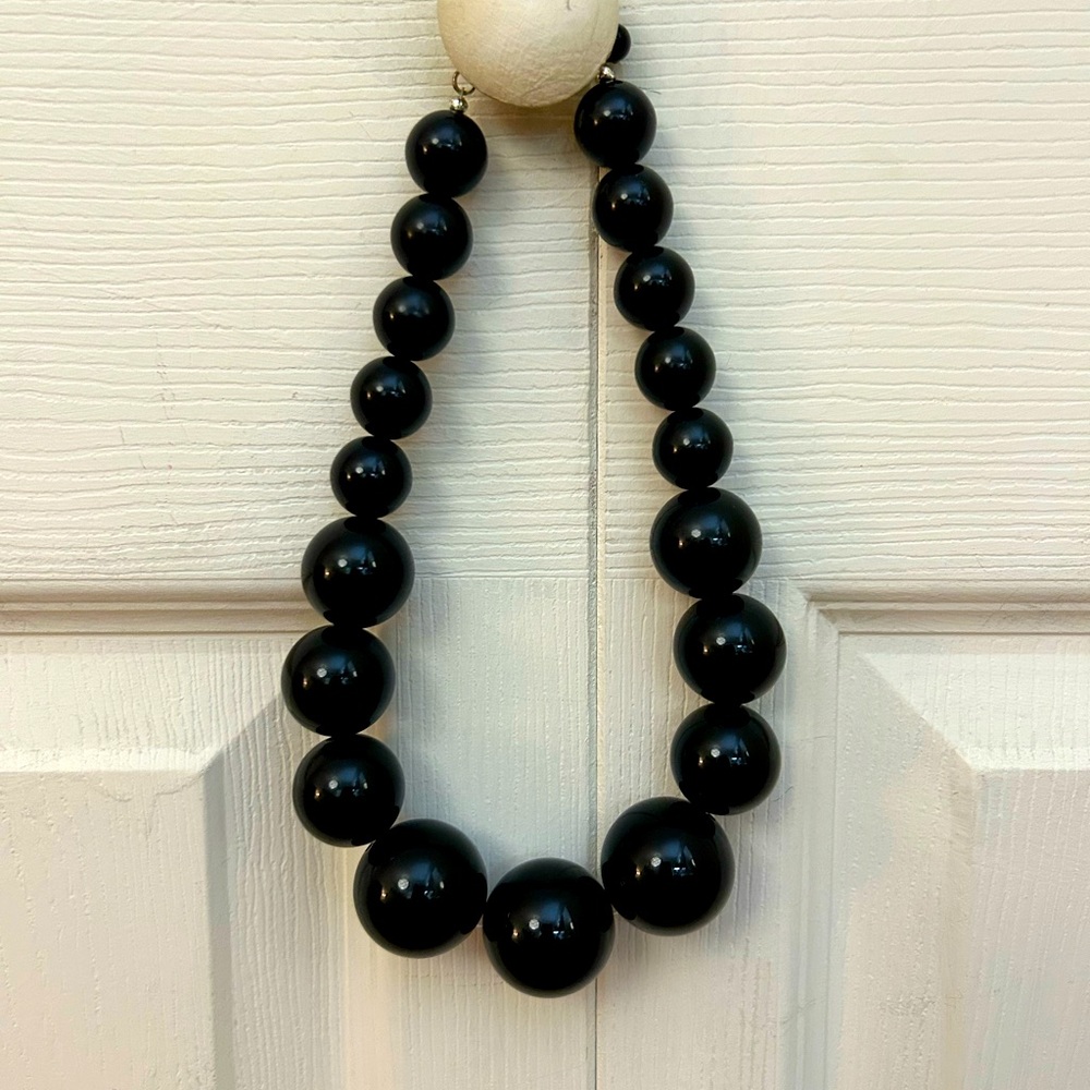 Vintage short Black Beaded Necklace, 19”, great condition.